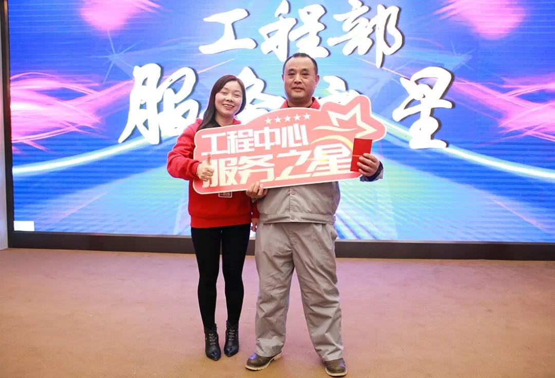 林鳳裝飾勇者心逐夢路11月總結(jié)會服務之星獎勵發(fā)放環(huán)節(jié)